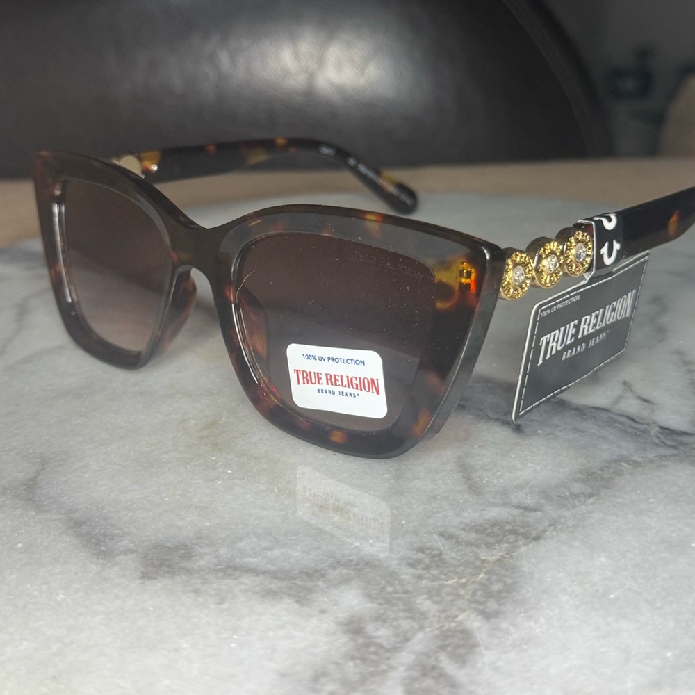NWT True Religion Tortoise Cat-Eye Sunglasses – Gradient Lenses